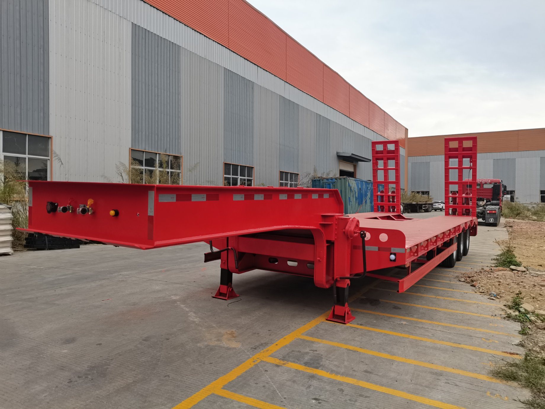 Lowbed Semi Trailer Lowboy Low Loader with 3 Axles