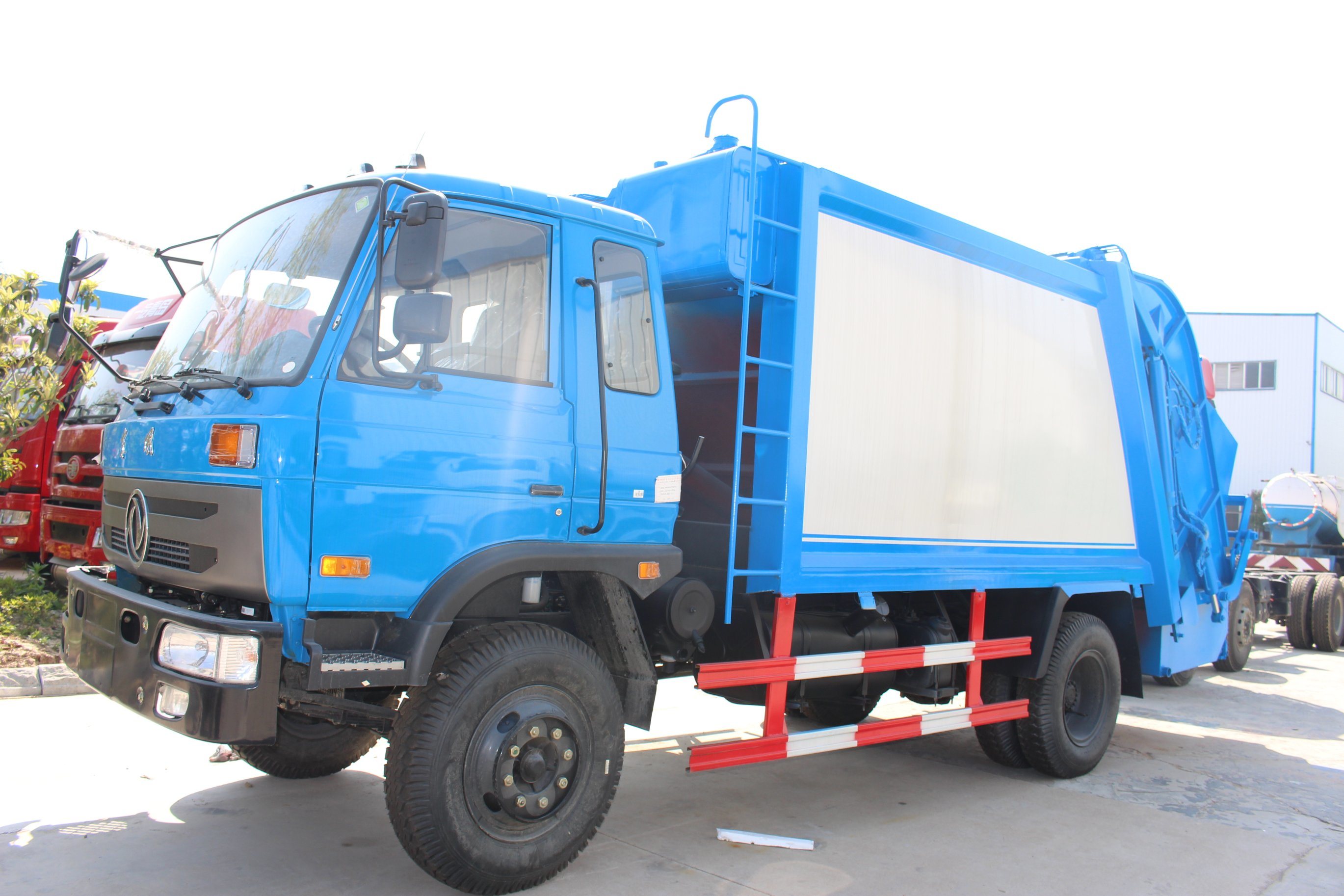 Sinotruk HOWO 4*2 Rear Loader 6m3 Compactor Garbage Truck