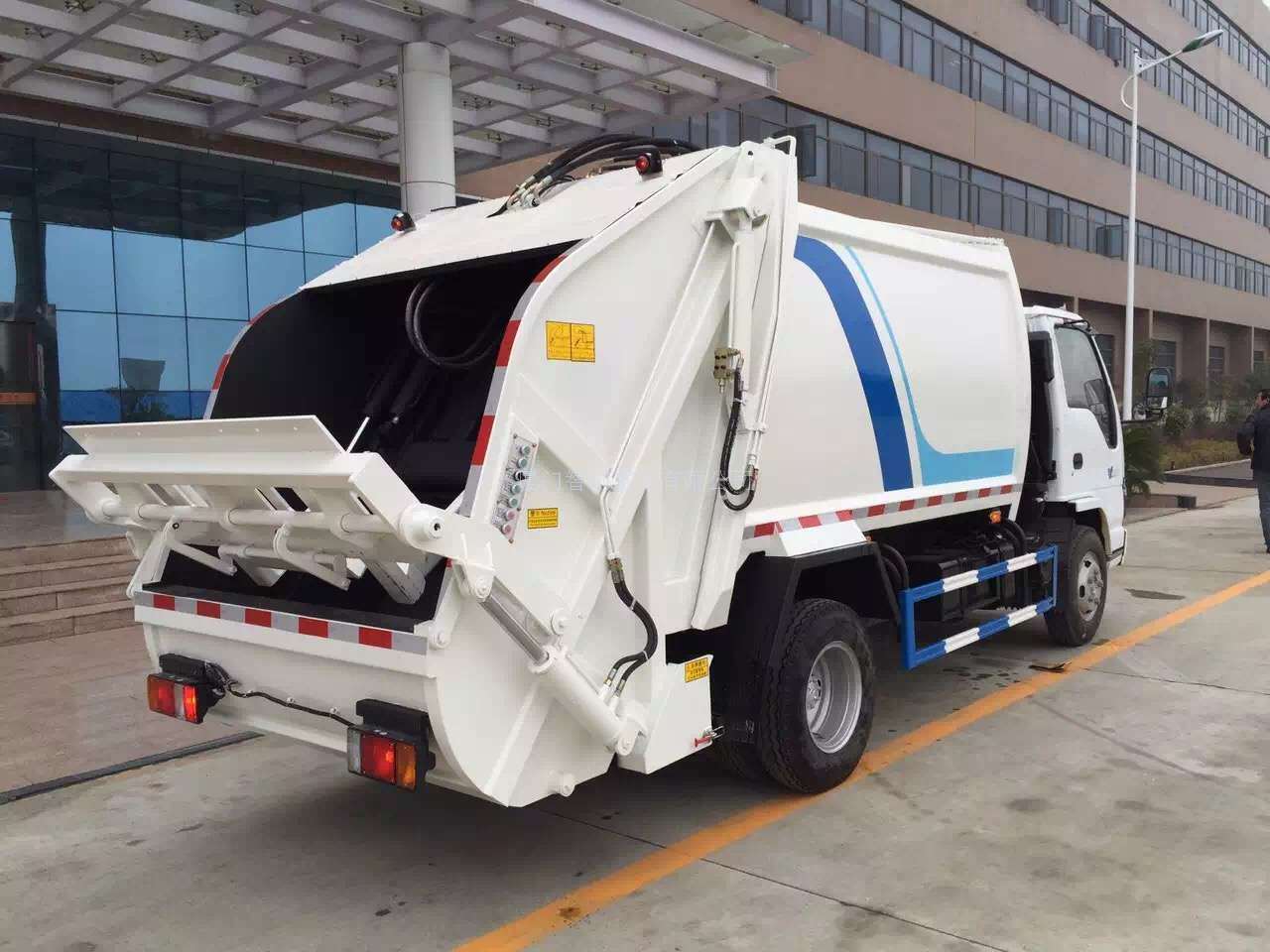 Isuzu 4X2 Garbage Truck