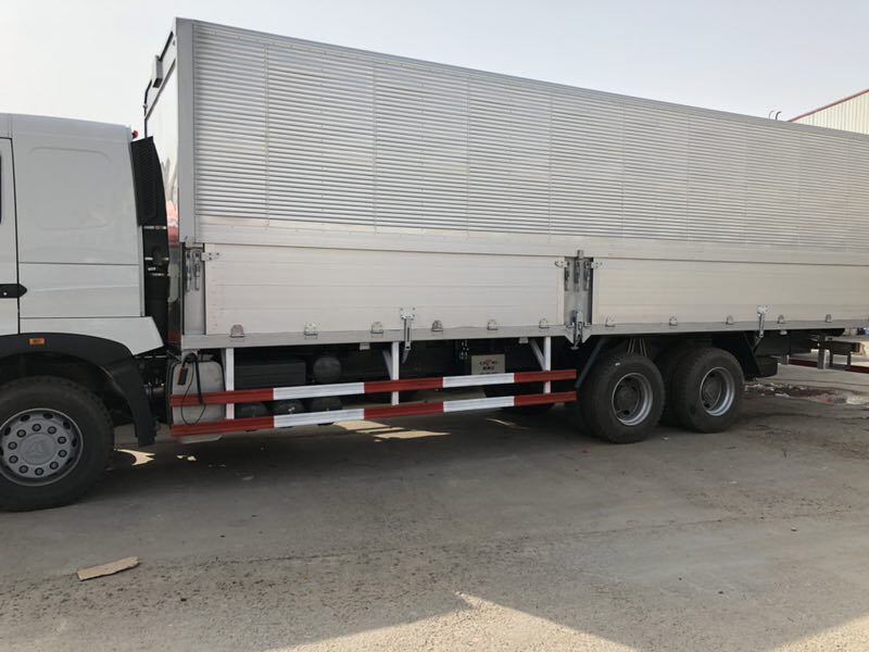 40FT Tri-Axle Wing Van Truck