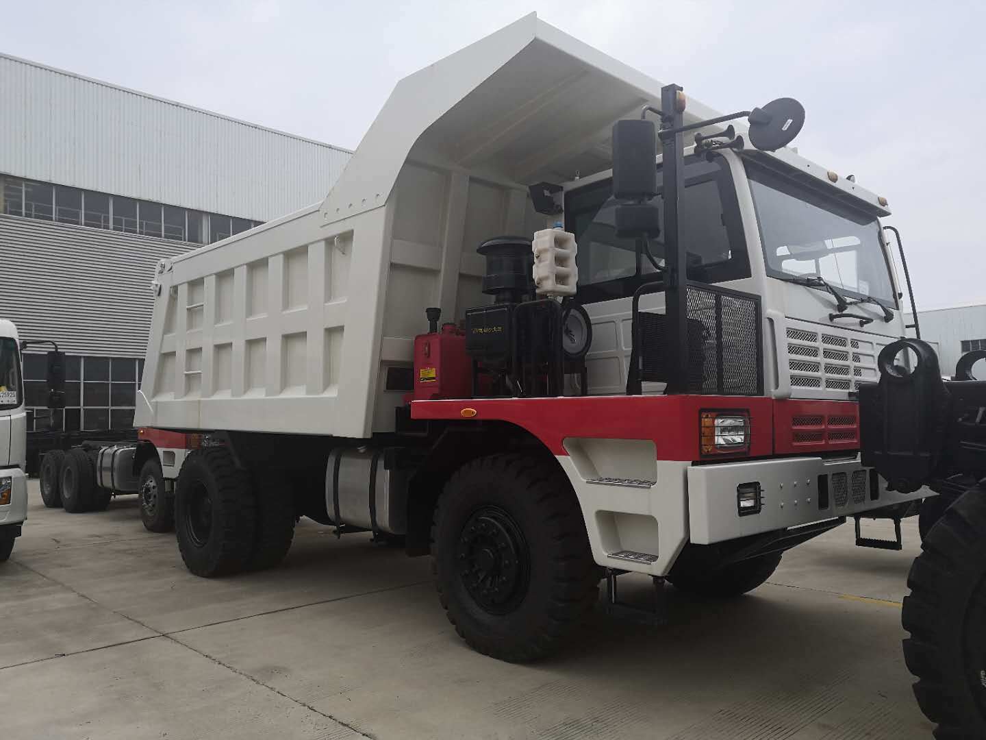 Hot Product 6X4 Mining Dump Truck with Factory Price