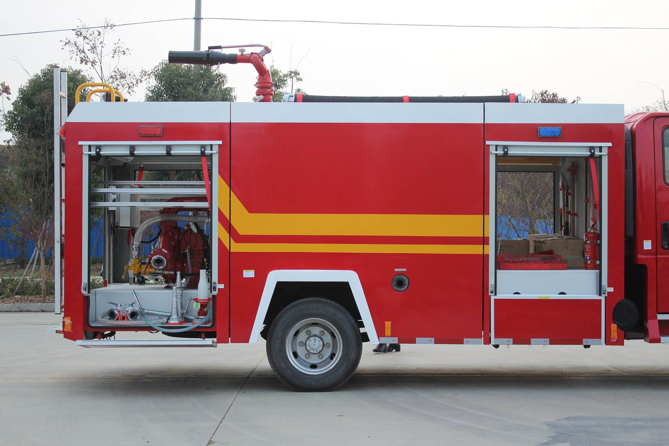 Isuzu 4*2 Fire Truck with 2000L-4000L Water Tank